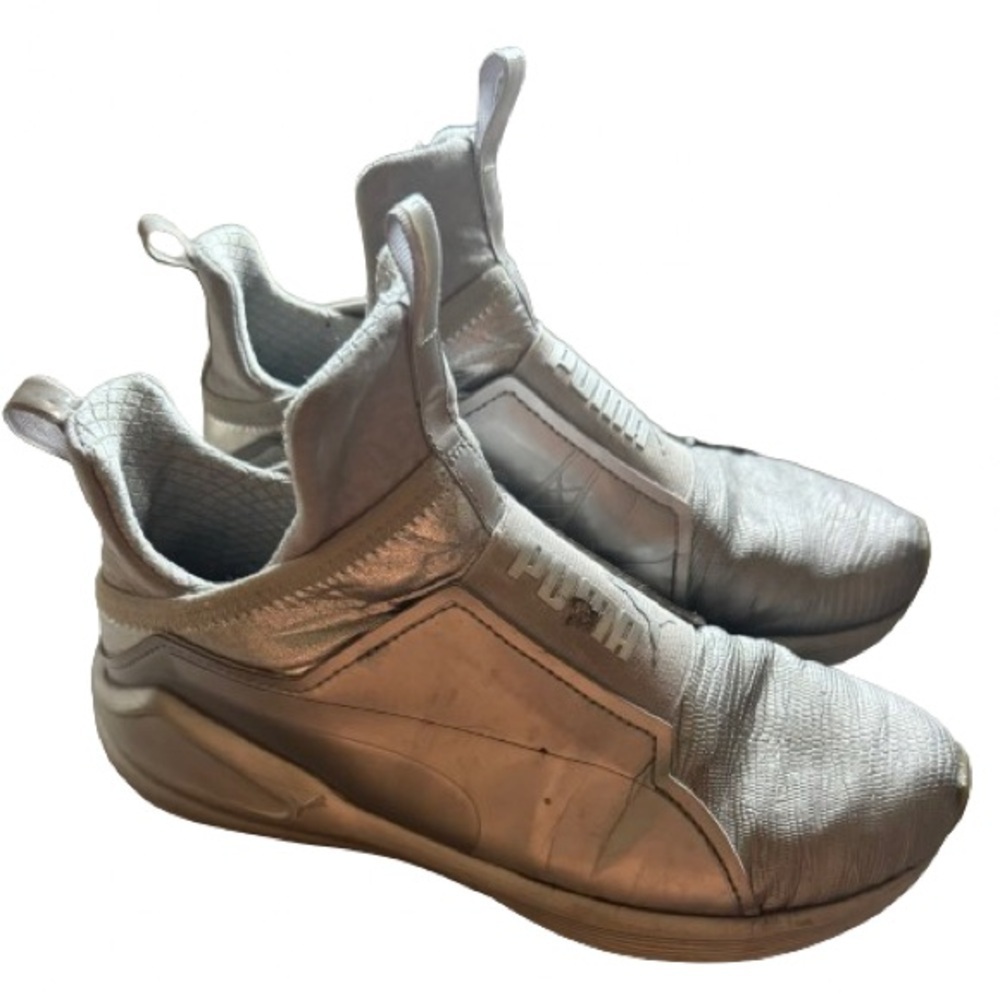 SALE: Women’s Puma sneakers.